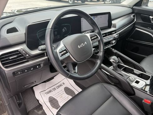 Used 2025 Kia Telluride S FWD image 11