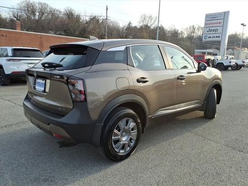 Used 2025 Nissan Kicks S image 4