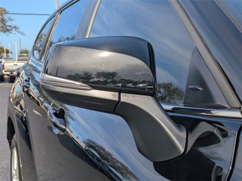 Used 2023 Toyota Highlander LE image 12