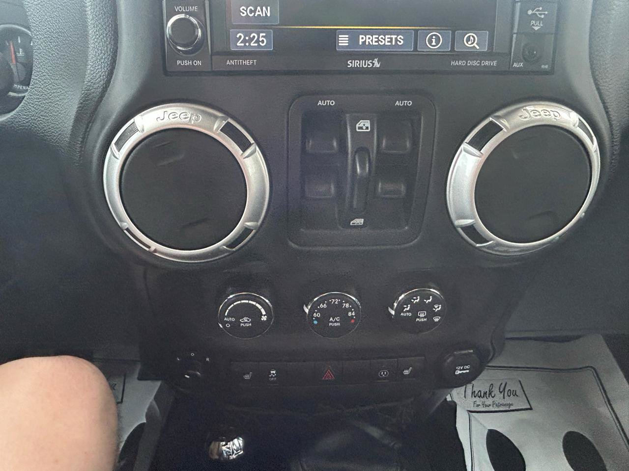 Used 2016 Jeep Wrangler Unlimited Rubicon AWD/4WD image 23