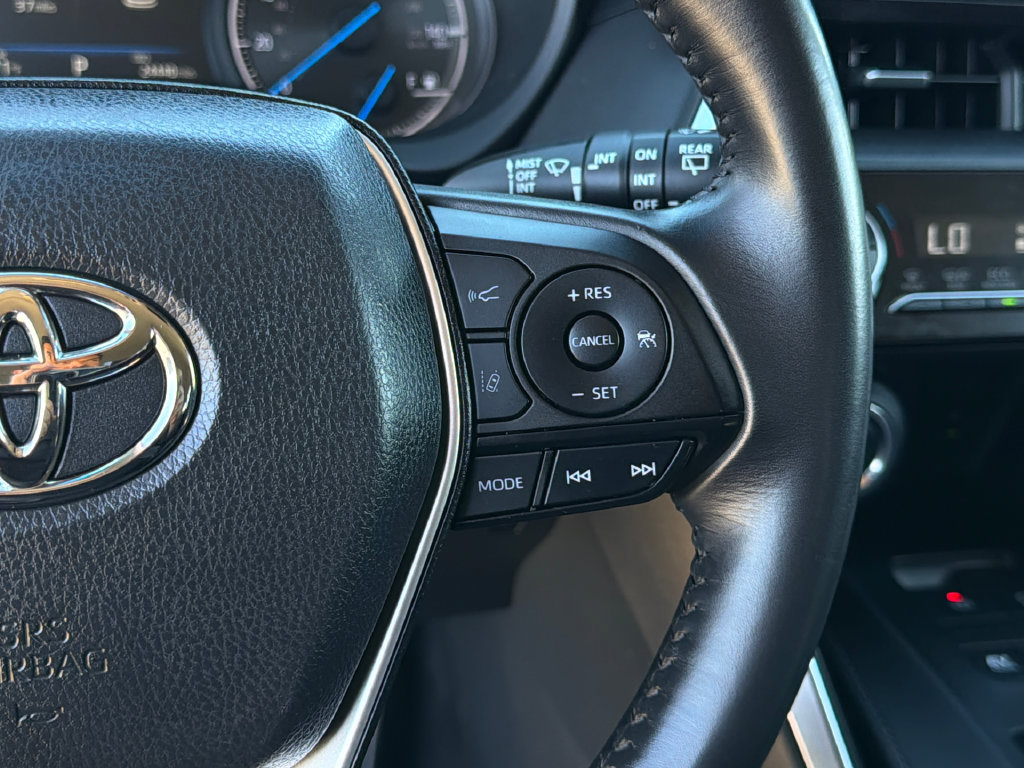 Used 2023 Toyota Venza LE AWD/4WD image 32