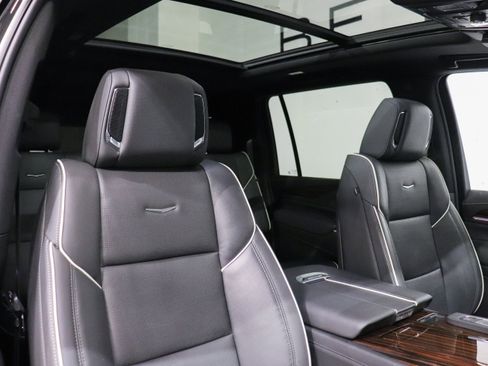 Used 2022 Cadillac Escalade ESV Premium Luxury image 16
