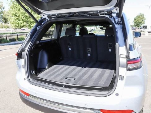 New 2024 Jeep Grand Cherokee Laredo X w/ Luxury Tech Group I image 28