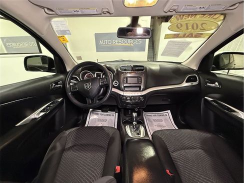 Used 2019 Dodge Journey SE image 17