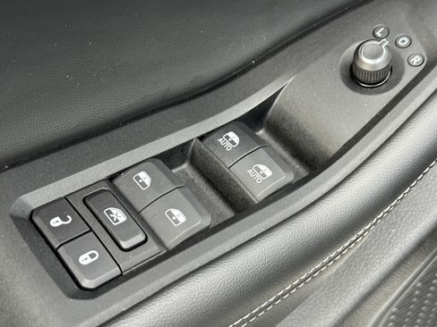 Used 2024 Jeep Grand Cherokee L Limited image 23