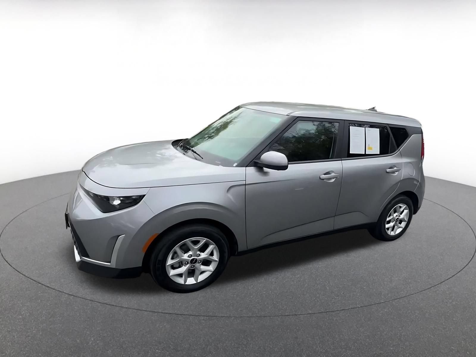 Used 2025 Kia Soul LX w/ LX Technology Package FWD image 7
