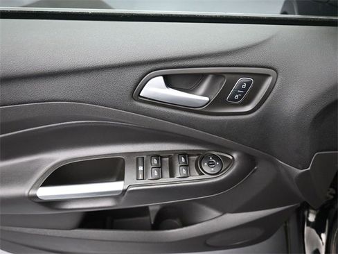 Used 2017 Ford Escape SE image 23