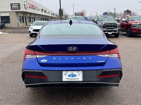Used 2025 Hyundai Elantra Limited FWD image 3