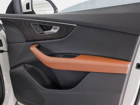 Used 2022 Audi Q8 Premium image 27