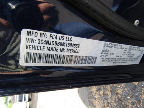 Used 2021 Jeep Compass Latitude AWD/4WD image 18