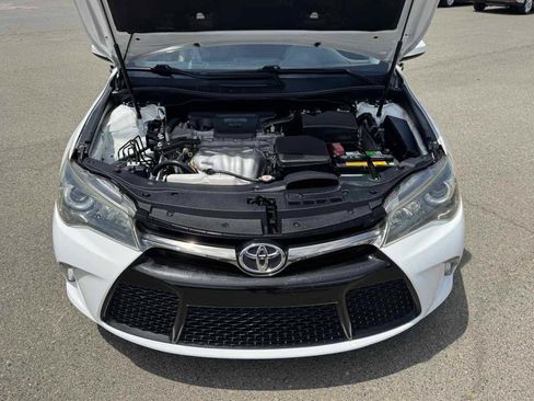 Used 2017 Toyota Camry SE w/ Moonroof Package FWD image 37