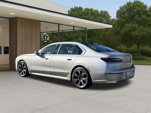 Used 2025 BMW i7 eDrive50 image 11