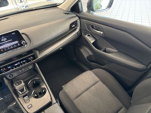 Used 2025 Nissan Rogue SV FWD image 37