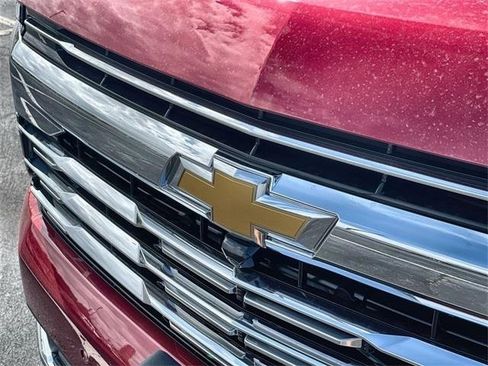 New 2025 Chevrolet Suburban Premier image 20
