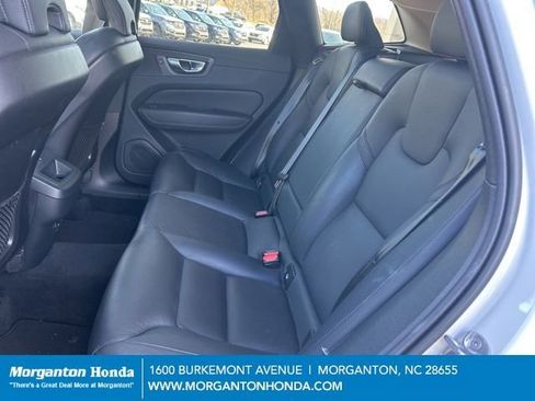 Used 2023 Volvo XC60 B5 Plus image 28