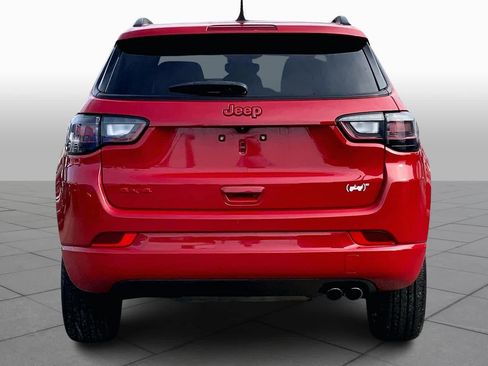 Used 2022 Jeep Compass Limited w/ (RED) Package image 4