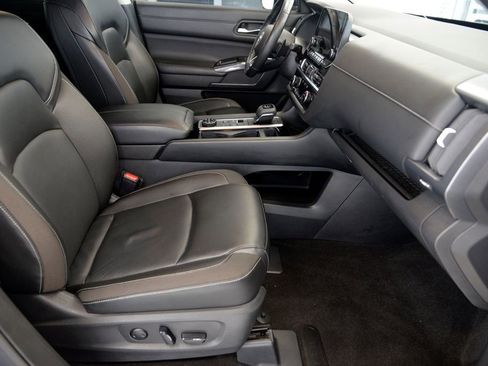 Used 2023 Nissan Pathfinder SL image 30