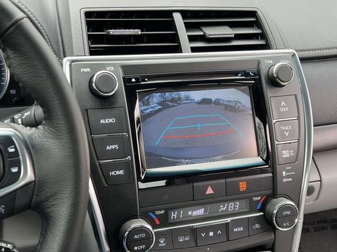 Used 2015 Toyota Camry XLE image 17