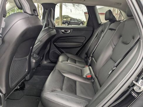 Certified 2025 Volvo XC60 B5 Core image 18