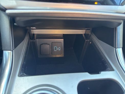 Certified 2022 Ford Explorer XLT w/ Equipment Group 202A image 23