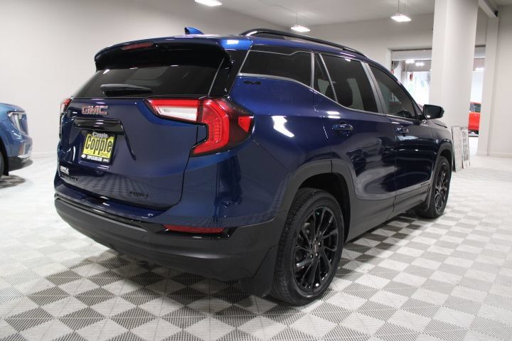Used 2023 GMC Terrain SLE w/ Elevation Edition AWD/4WD image 10