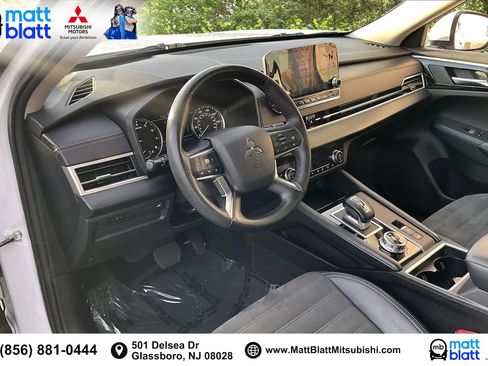 Used 2023 Mitsubishi Outlander SE image 15