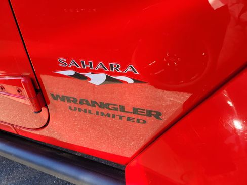 Used 2017 Jeep Wrangler Unlimited Sahara w/ Connectivity Group image 5