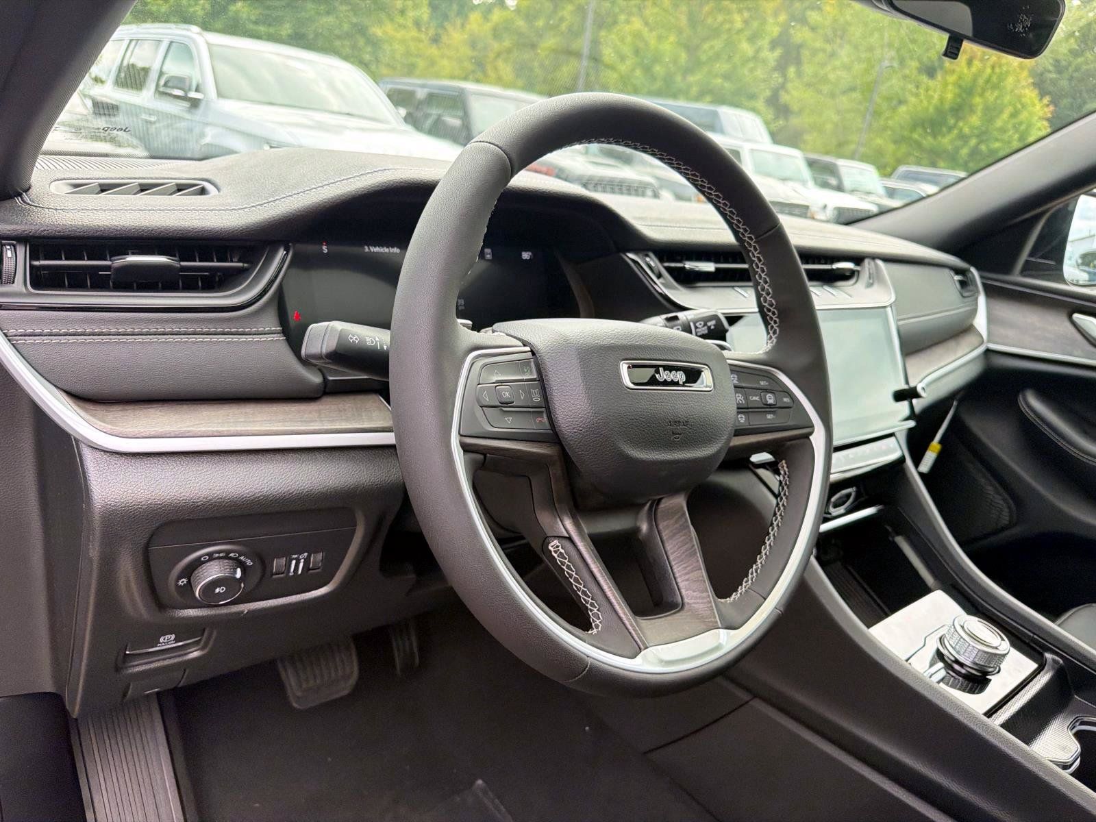 New 2027 Jeep Grand Cherokee Limited AWD/4WD image 9
