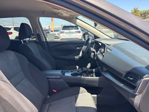 Used 2025 Nissan Rogue SV FWD image 38