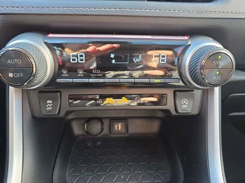 Used 2024 Toyota RAV4 XLE Premium image 28