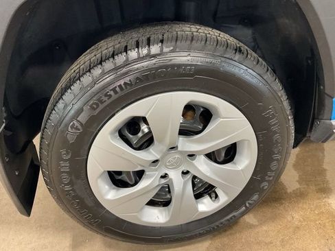 Used 2019 Toyota RAV4 LE image 8