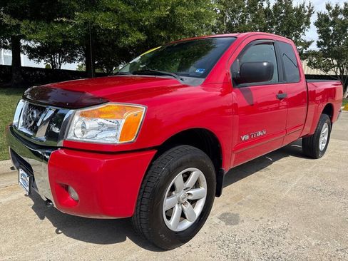 Used 2012 Nissan Titan SV w/ SV Value Truck Pkg AWD/4WD image 4