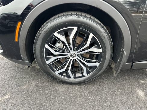 Used 2024 Toyota Crown XLE image 12