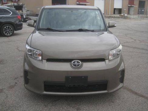Used 2012 Scion xB image 2