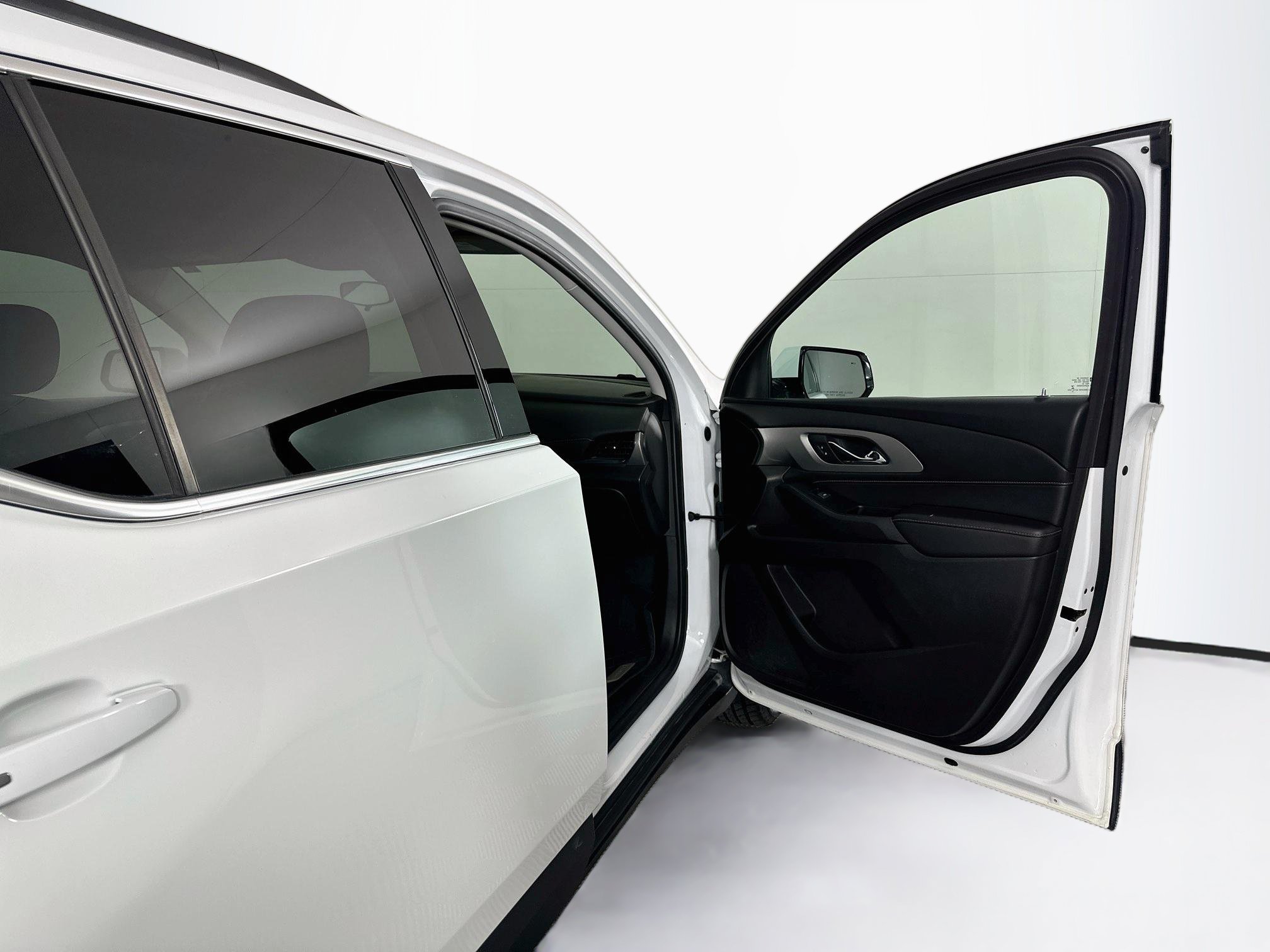 Used 2019 Chevrolet Traverse LT FWD image 33