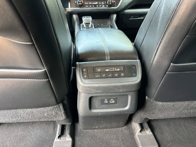 Used 2022 Nissan Pathfinder SL w/ SL Black Package AWD/4WD image 17
