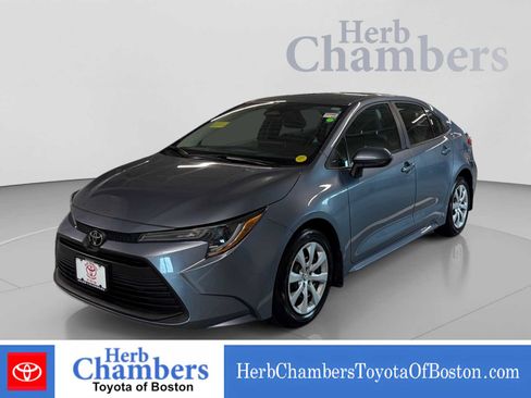 Used 2025 Toyota Corolla LE FWD image 11