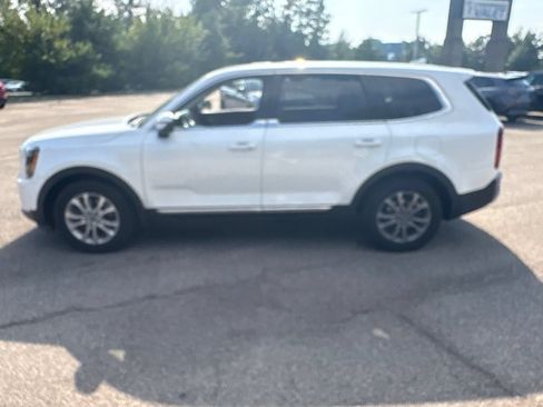 Used 2020 Kia Telluride LX FWD image 2