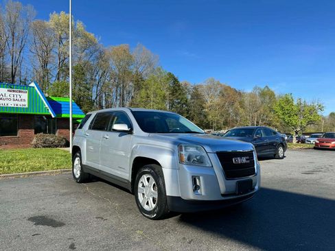 Used 2015 GMC Terrain SLE image 3