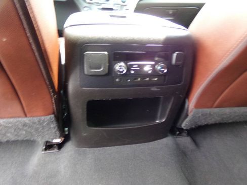 Used 2019 Chevrolet Suburban Premier w/ Premier Plus Edition AWD/4WD image 17