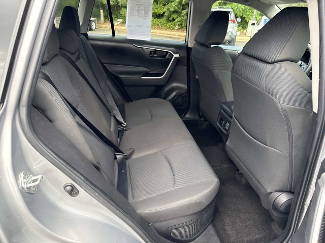 Used 2022 Toyota RAV4 LE AWD/4WD image 11