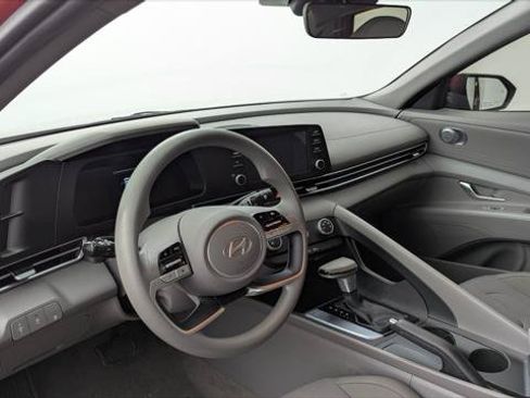 Used 2025 Hyundai Elantra SE FWD image 24