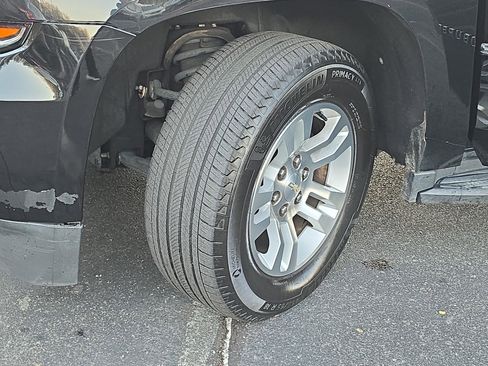 Used 2019 Chevrolet Suburban LT image 33