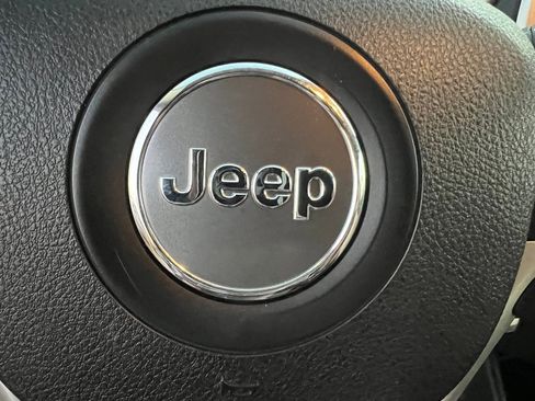 Used 2015 Jeep Cherokee Latitude FWD image 24