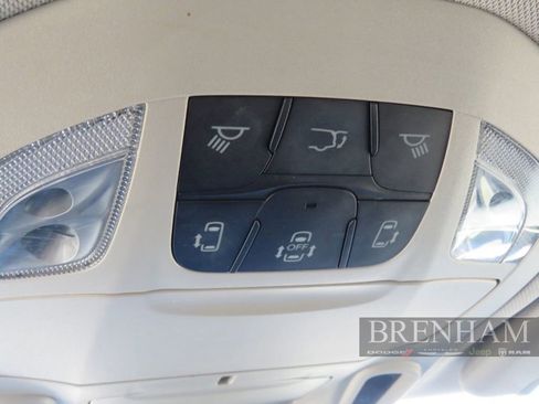 Used 2019 Chrysler Pacifica Limited w/ Tire & Wheel Group image 28