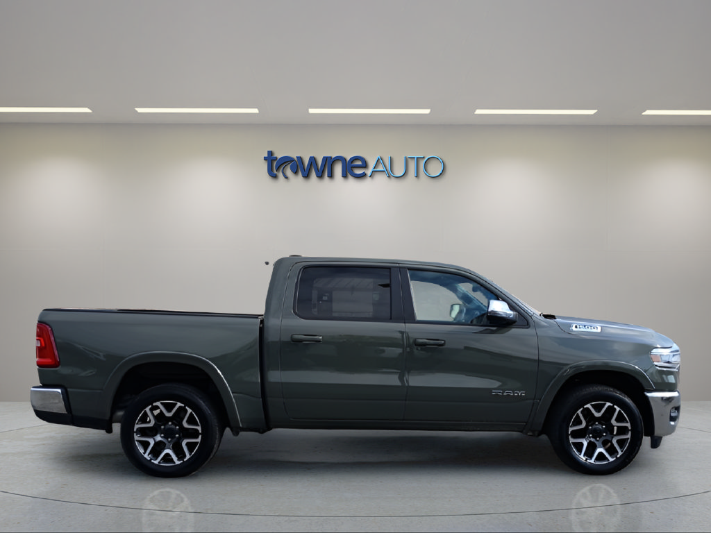 Used 2026 RAM 1500 Laramie AWD/4WD image 7