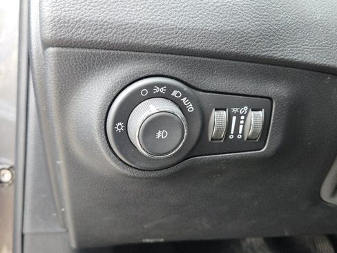 Used 2018 Jeep Compass Limited w/ Navigation Group FWD image 22