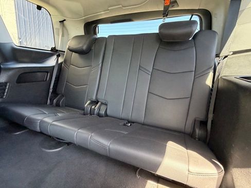 Used 2018 Cadillac Escalade Luxury AWD/4WD image 9