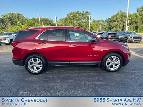 Used 2018 Chevrolet Equinox LT w/ Sun & Infotainment Package AWD/4WD image 2