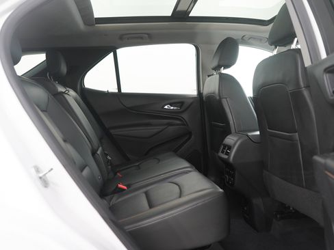 Used 2018 Chevrolet Equinox Premier image 12